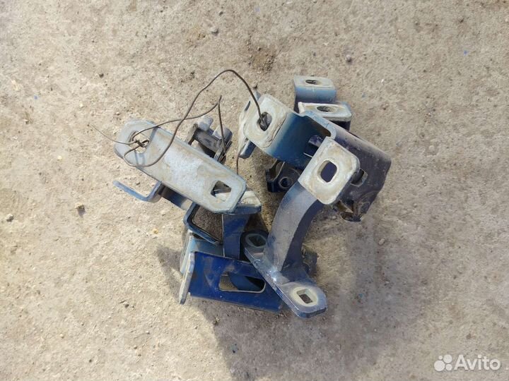 Петля двери багажника LADA Largus