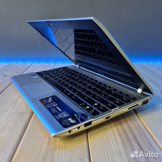 Нетбук Asus 1225B