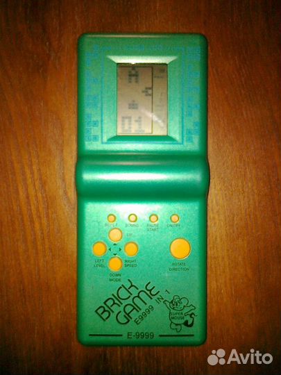 Шахматы - Рыцари (СССР) и Тетрис - Brick Game