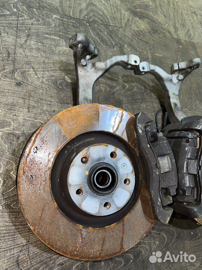 Кулак передний Audi A6 C6 3.0 caja