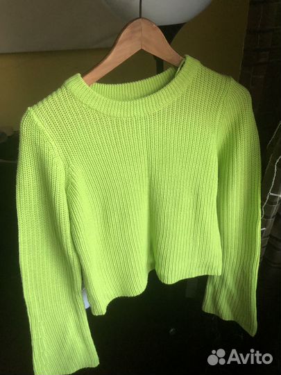 Свитер укороченный