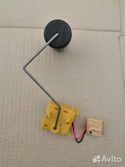 Датчик уровня топлива Mitsubishi Outlander 1