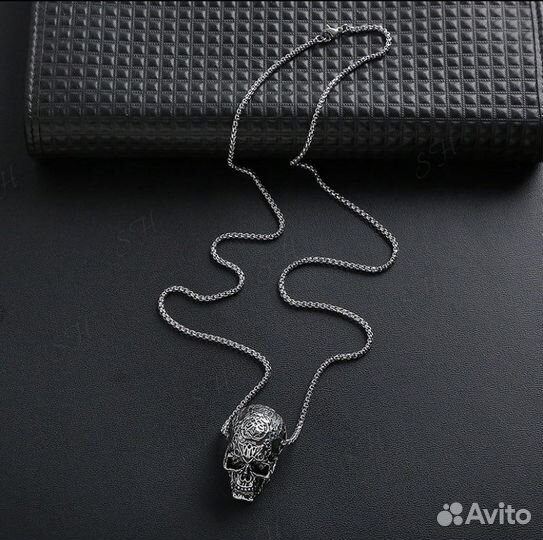Оригинальный кулон череп