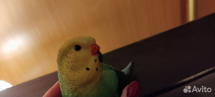 Фигурка попугая