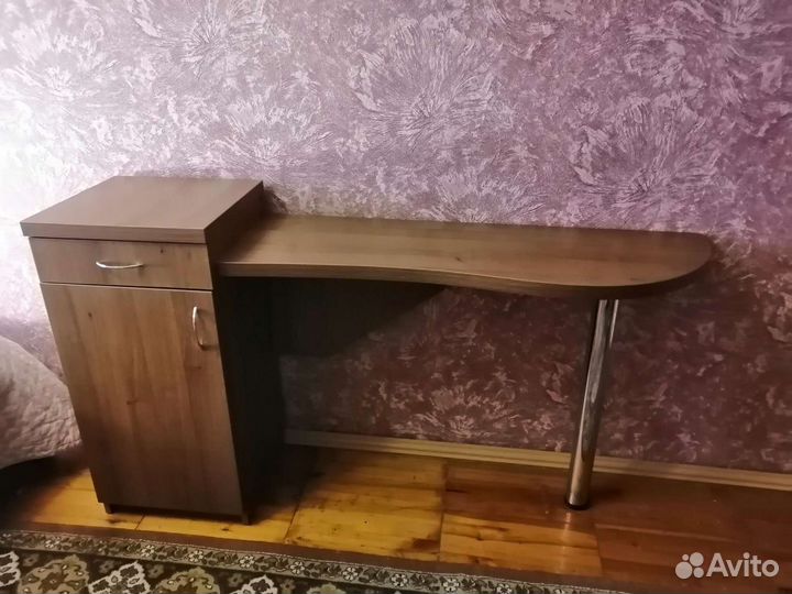 Стол косметический