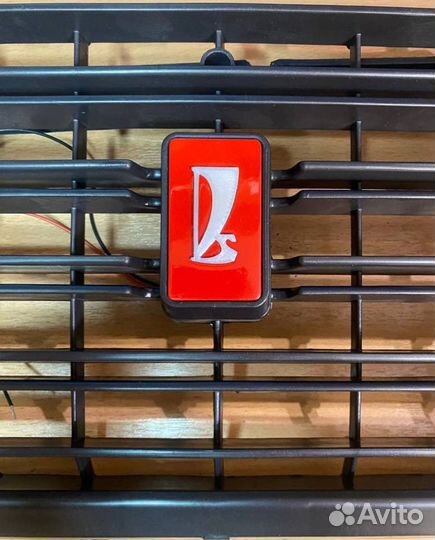 Значок с подсветкой на решетку радиатора ваз 2107