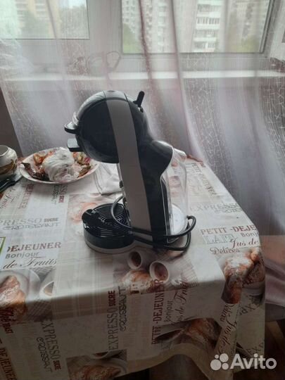 Капсульная кофемашина dolce gusto новая