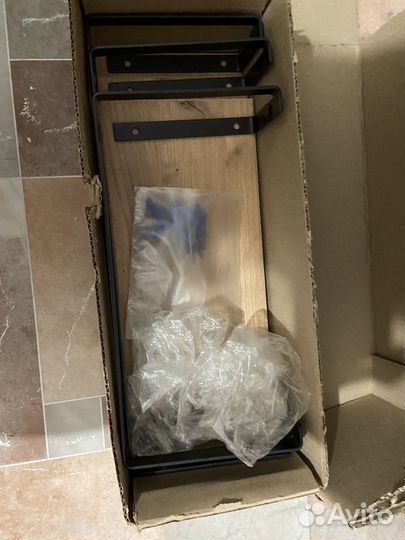 Полка настенная для книг