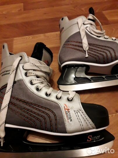 Коньки хоккейные
