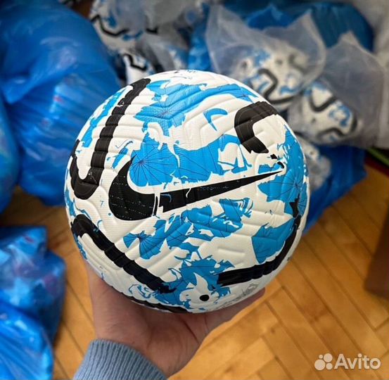 Профессиональный футбольный мяч Nike Flight 5