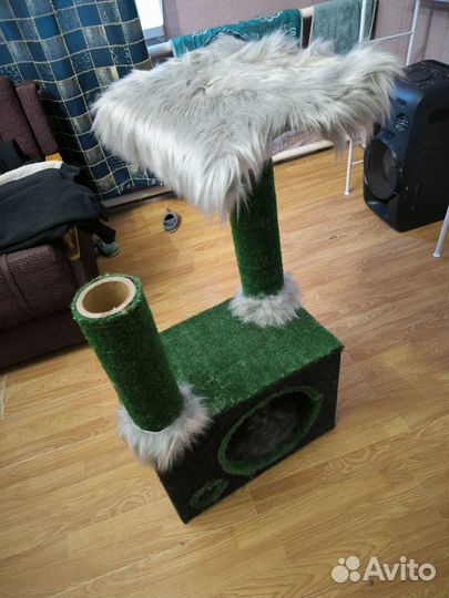 Домик для кота с лежанкой и когтеточкой