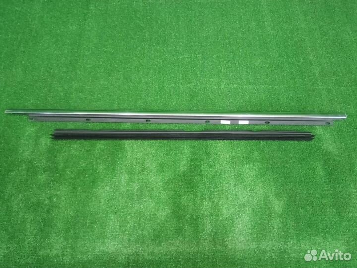 Молдинг стекла двери (комплект) передний левый