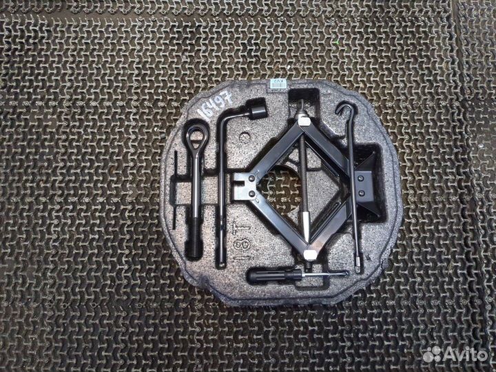 Набор инструментов штатный Genesis G70, 2020