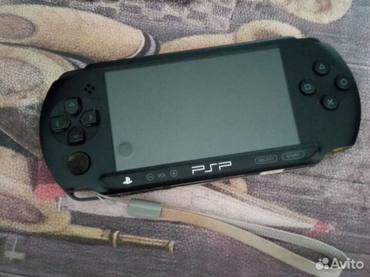 Sony PSP e1004 с диском FIFA 10