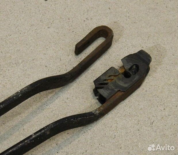 Поводок дворников Audi 80 B3