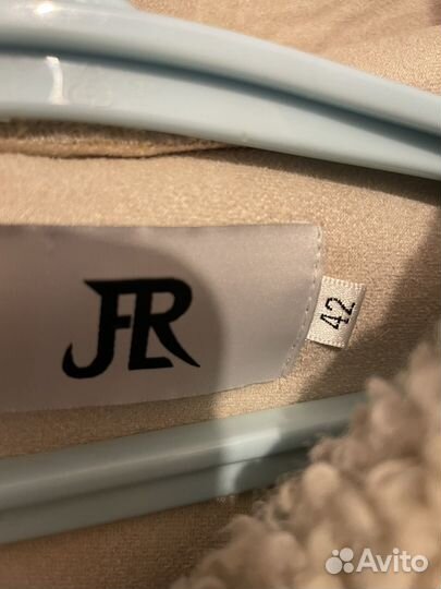 Пальто женское 42 44 бежевое