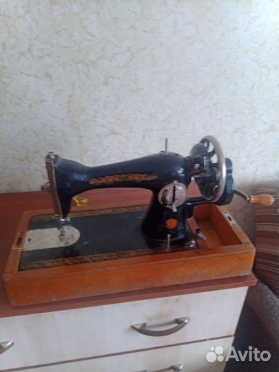 Швейная машина Подольск ручная