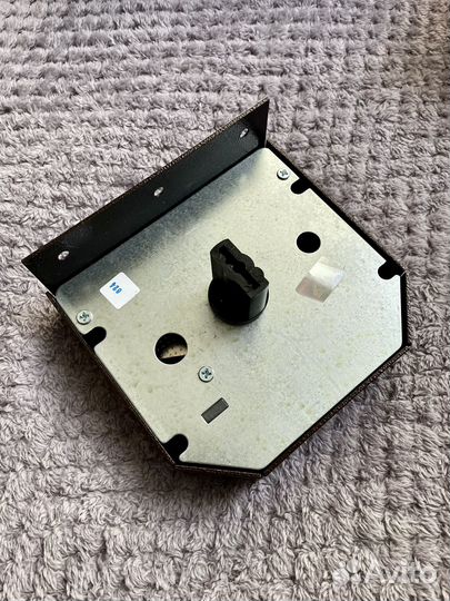 Замок дверной накладной