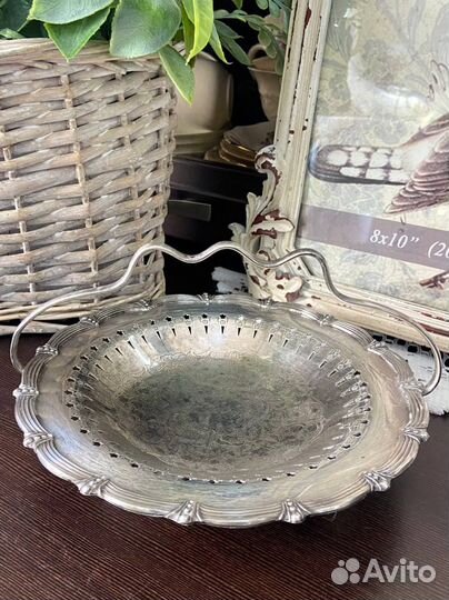 Очень красивая ваза–корзинка WM Rogers