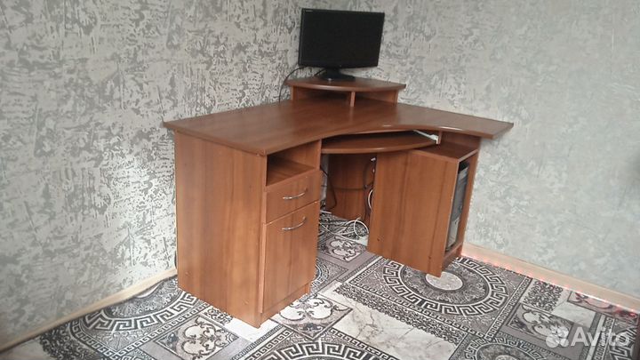 Компьютерный стол