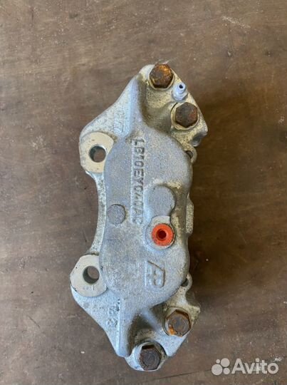 Суппорт тормозной на Land Rover Defender