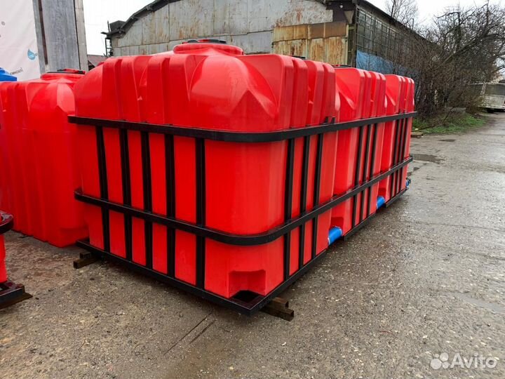 Емкость пластиковая в обрешетке под кас воду