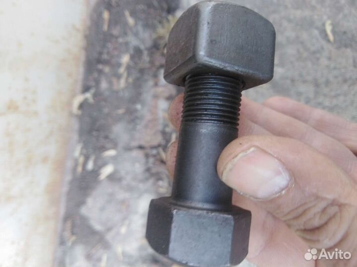 Болты на гусянку