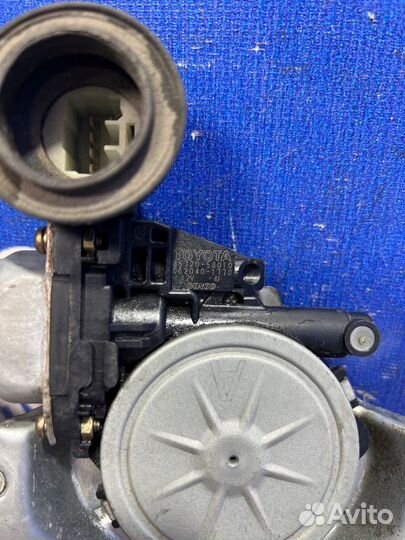 Задний левый стеклоподъёмник Lexus Rx300 кроссовер