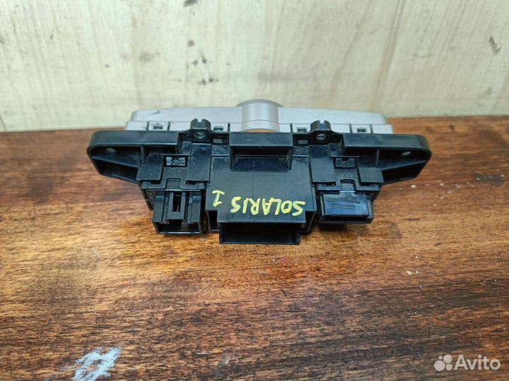 Кнопка подогрева Hyundai Solaris 1 (ящик 04)