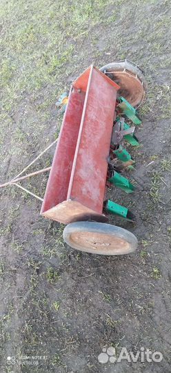 Сеялка овощная ручная