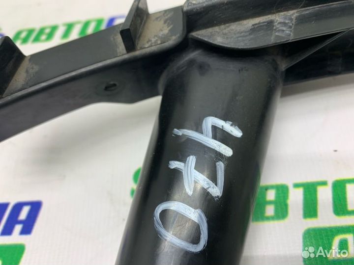 Кронштейн фары передний правый Volkswagen Golf V