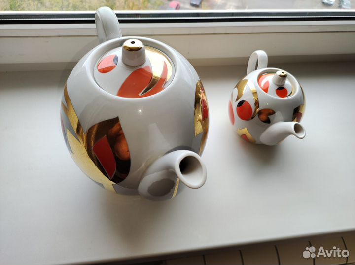 Большой доливной и малый заварочный чайники. СССР