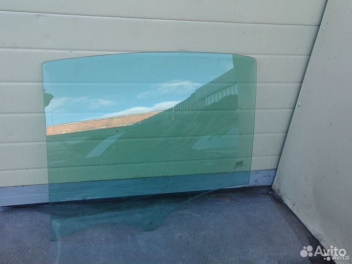 Рено Лагуна 2 хечбек дверные стекла