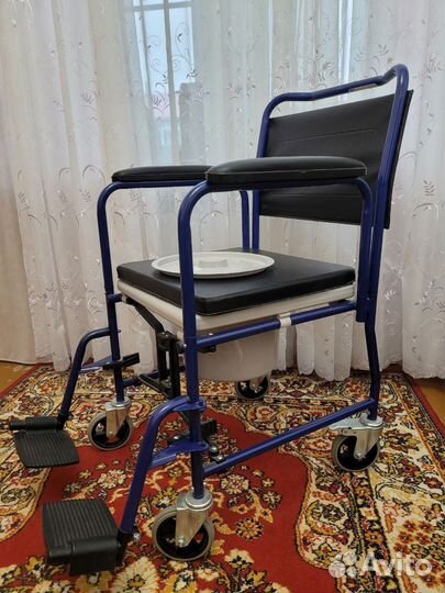 Кресло-коляска с санитарным оснащением