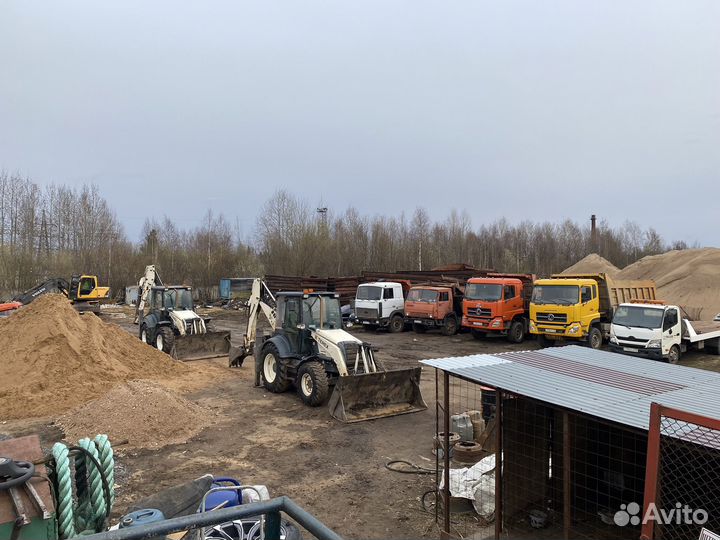 Экскаватор-погрузчик