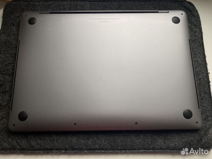 MacBook Pro 13 2019 8/256/i5 2.4Гц 84 цикла