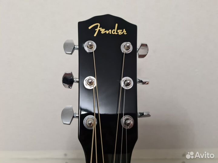 Гитара Fender с чехлом(как новая)