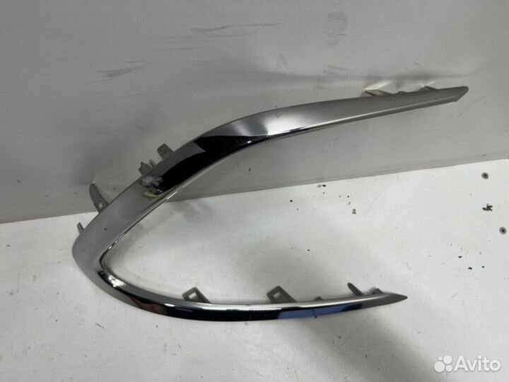 Молдинг бампера передний правый Toyota Camry V75