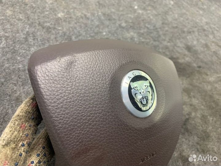Подушка безопасности водителя Jaguar Xf CC9