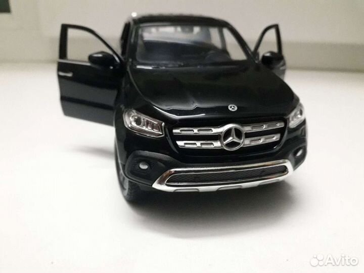 Модель Mercedes Benz X-class масштаб 1:27