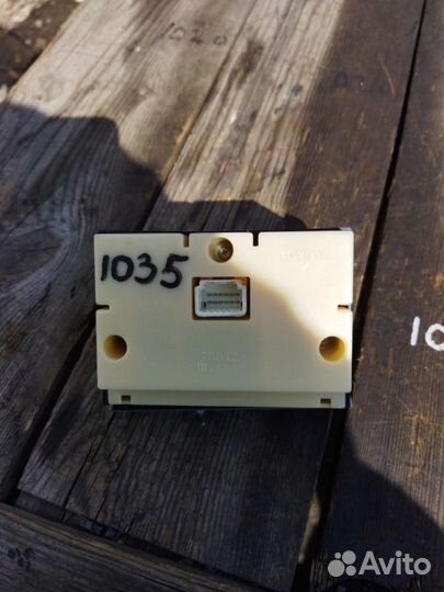 Блок управления зеркалами Lexus Ls600Hl UVF46