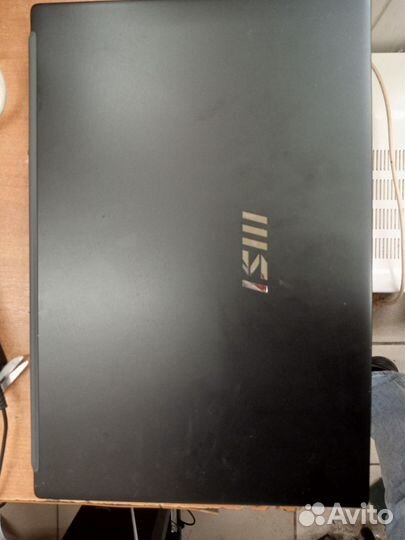 Ноутбук MSI