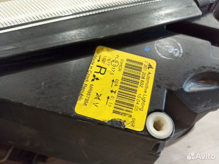 Фара передняя правая Mitsubishi Colt Z34A 4A90