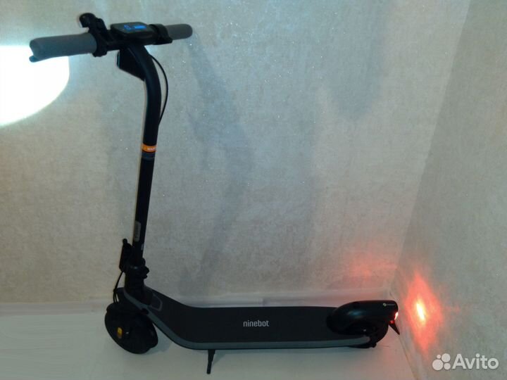 Электросамокат Ninebot KickScooter E2 почти новый