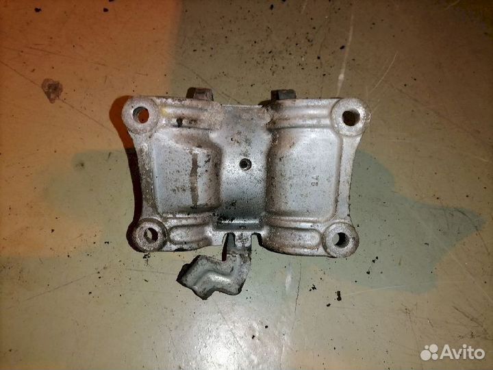 Опора двигателя (подушка двс) передняя левая 11220