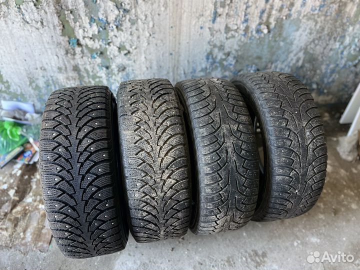 Nokian Tyres Hakkapeliitta 4 215/60 R16