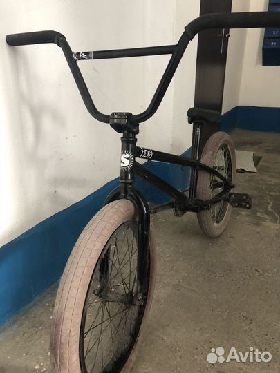 Трюковой велосипед BMX