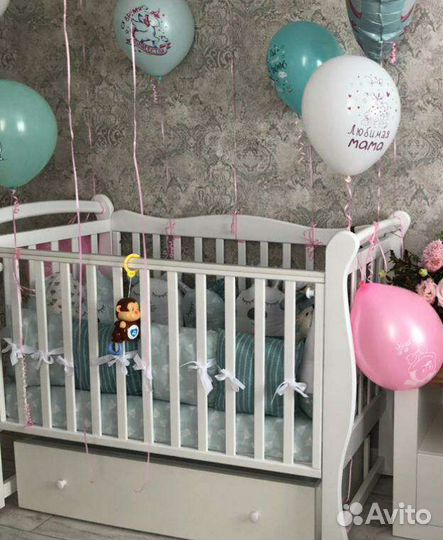 Детская кроватка с маятником