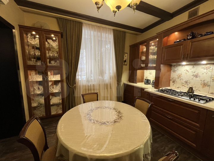 Коттедж 252 м² на участке 15 сот.