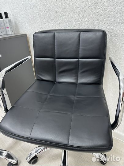 Кресло для мастера маникюра и клиента